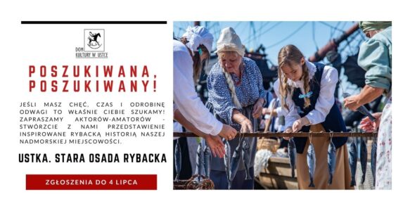 Na zdjęciu po prawej stronie kobiety ubrane w stylizowane stare rybackie stroje. Wieszają ryby na drążku. Po lewej napisy w kolorze czarnym i czerwonym