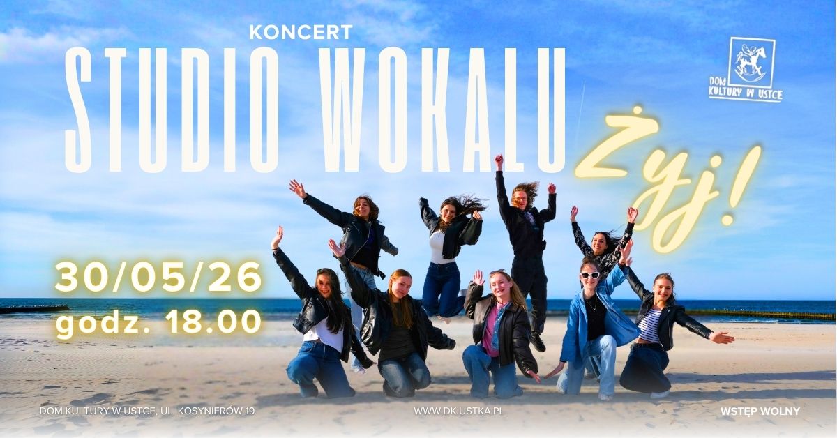 Na plaży, na tle niebieskiego nieba, grupa młodzieży wyskakuje w górę. U góry biały napis 